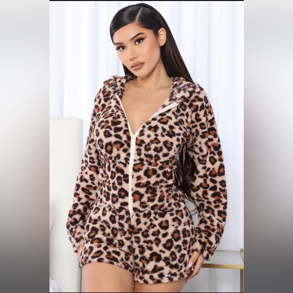 NWOT ~ Teddy Baby PJ Romper Onesie - Leopard - Picture 7 of 10